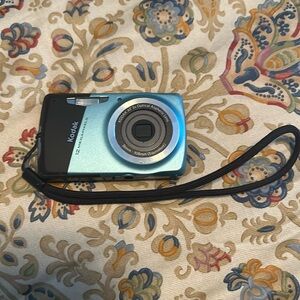 Kodak blue 12 mega pixel Easy Share camera